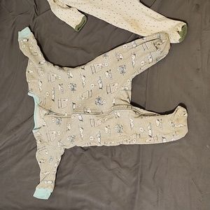 Infant sleepers 6-9 mo
